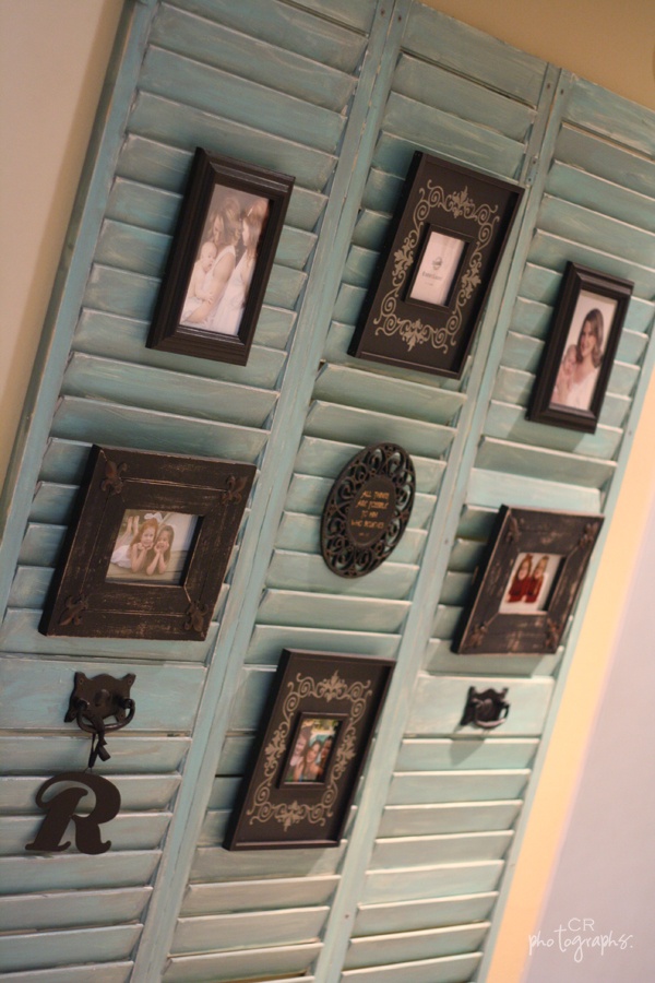 Living-Rooms-Great-Rooms-recycled-shutters-as-picture-hanger