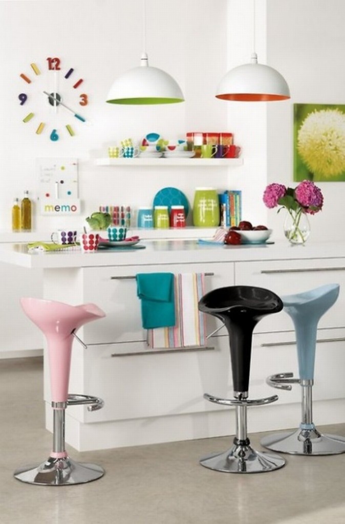 Pastel-Colored-Kitchen-Stools