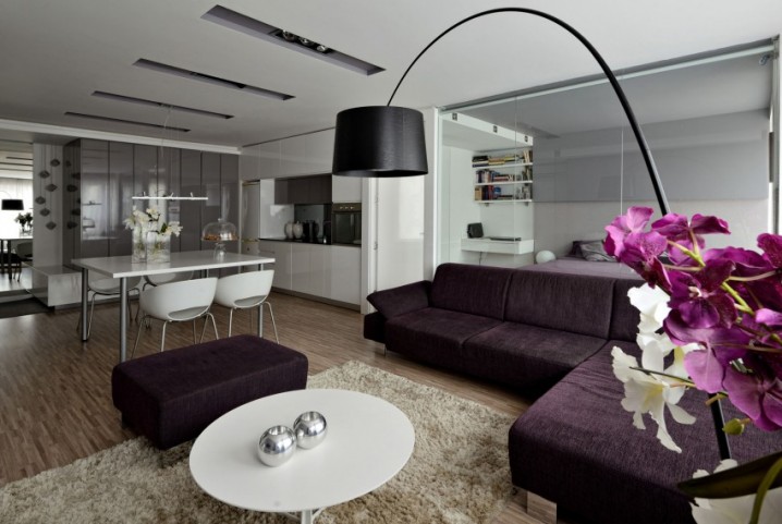 amazing-living-room-of-modern-apartment-with-fresh-flower-and-chic-sofa-with-round-table-and-white-rug