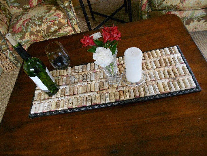 bandeja hecha con corchos de vino 2