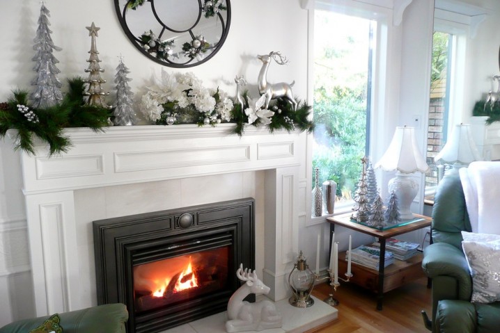 clean-simple-and-elegant-Christmas-living-room-in-white-and-silver