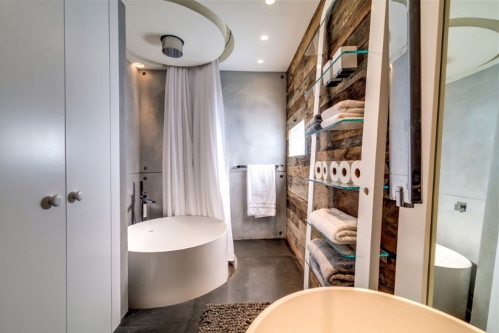 luxury-bathroom-with-modern-white-round-bathtubs-with-curtains-and-ceiling-shower-head-also-stainless-towel-rail-and-glass-towel-toilet-tissue-shelf-1024x683