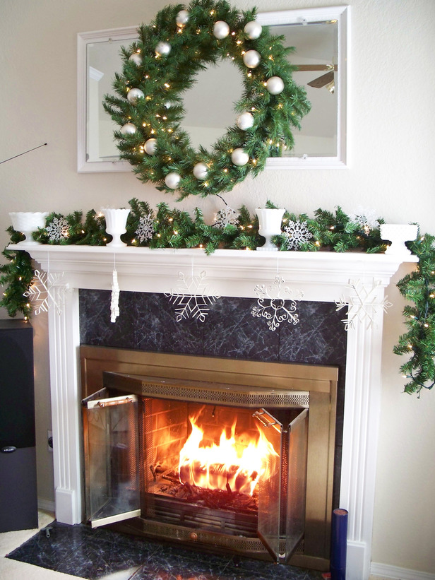 modern-christmas-mantel-decoration
