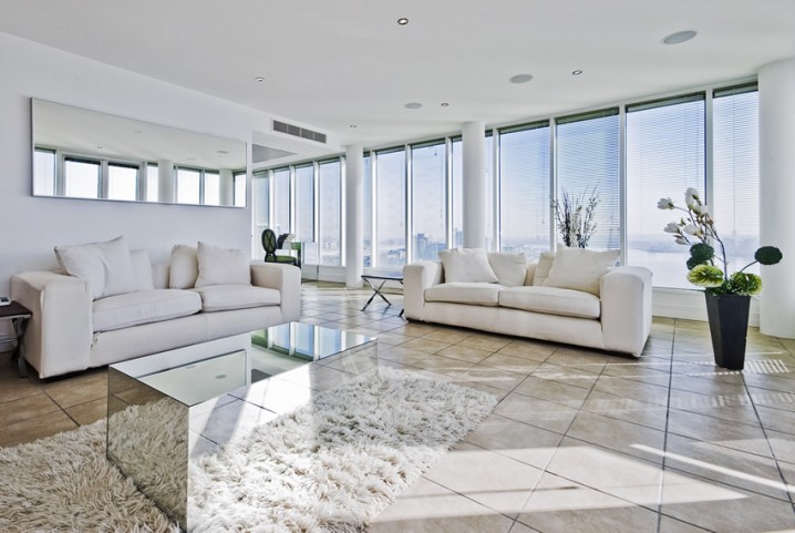 white-decorated-living-room-penthouse