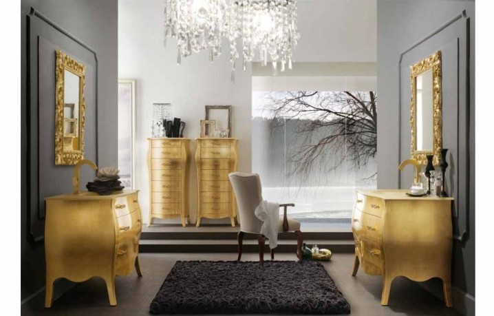 Luxurious-Vintage-Bathroom-Decorating-With-Fancy-Crystal-Chandelier-Above-Black-Fur-Rug-718x459