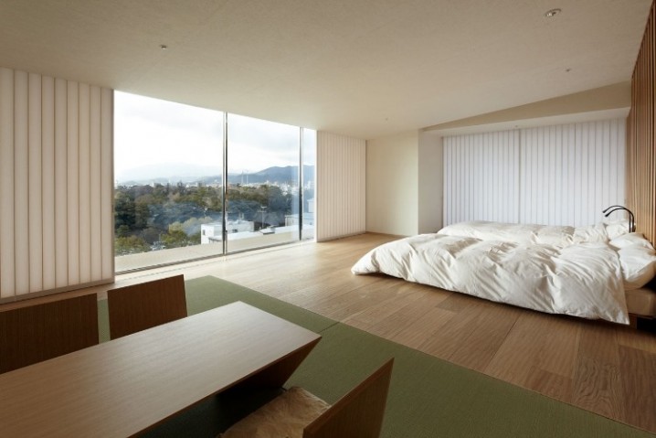 Modern-Japanese-Interior-Design-Using-Wooden-Floor-with-Minimalist-Wooden-Table-and-Flat-Bedding-Ideas