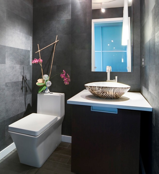 personable-grey-marble-wall-interior-decoration-with-pretty-white-toilets-feat-flower-vase-decoration-and-elegant-vainty-model-with-bowl-sink-657x717