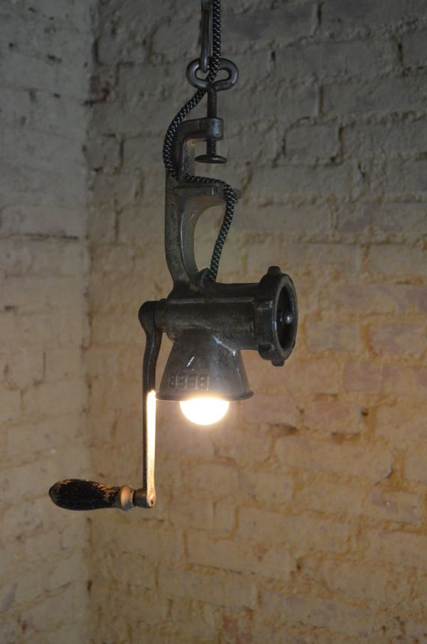 rustic-lamp-from-recycled-meat-grinder