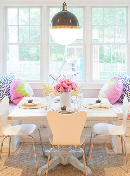 window-seat-dining-banquette-u-shaped-breakfast-nook