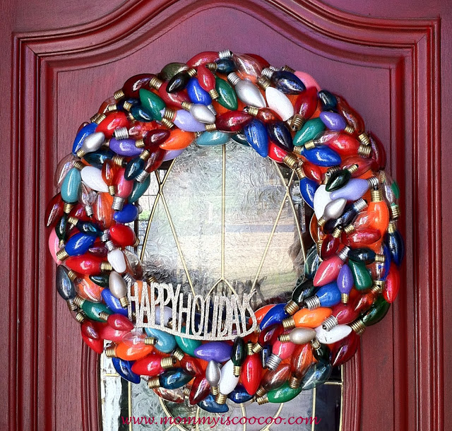 wreath+made+from+burnt+out+Christmas+lights+7