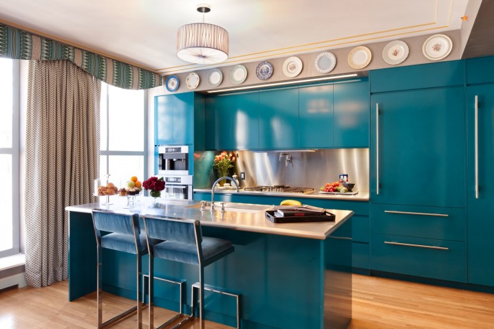 Metal-Kitchen-Cabinets-Unique-Barstools-Design-Plus-Tunning-Blue-Paint-Kitchen-Cabinets-Feat-Stainless-Steel-Backsplash-Also-Drum-Pendant-Light-Kitchen-Cabinets-a-Fresh-New-Look