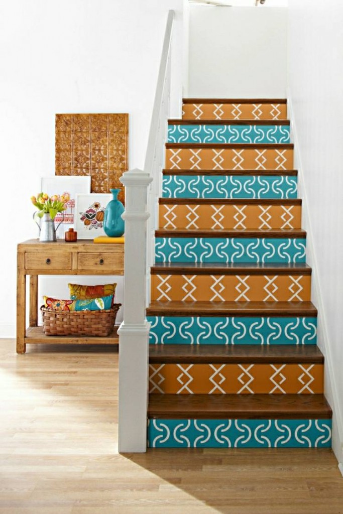 escalier-attractive-design-moderne-colore-bois-idee-originale