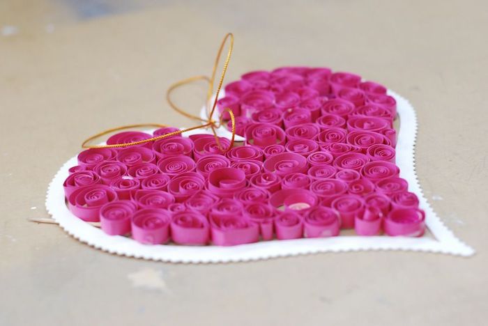 valentines-day-craft-idea-for-kids-quilling-paper-pink-heart-diy-decorating-idea