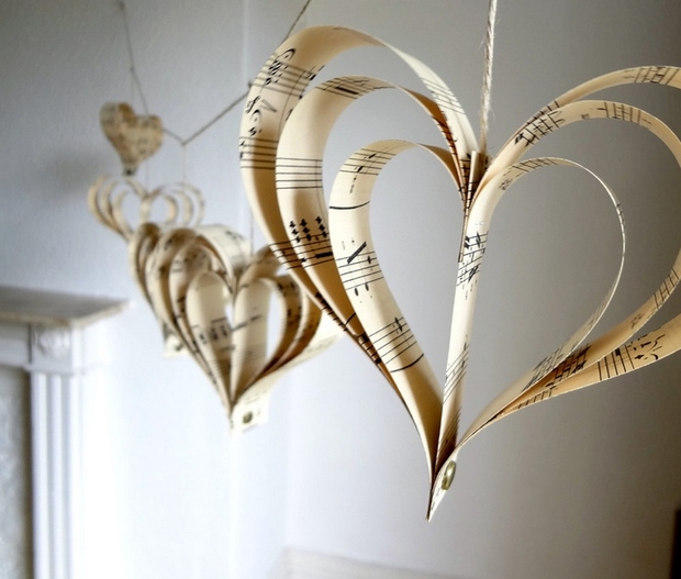 valentines-day-decorations-diy-heart-shape-paper-cutout-music-notes-paper-hanging-garland-upcycling-ideas