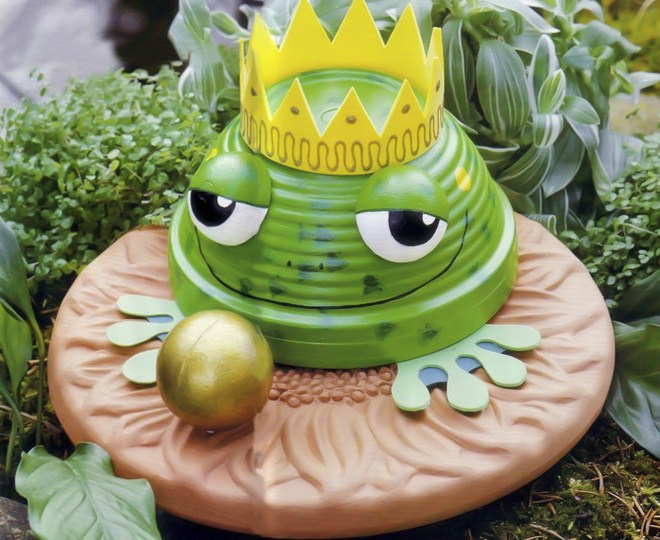 clay-flower-pot-crafts-painting-ideas-garden-decor-frog-prince