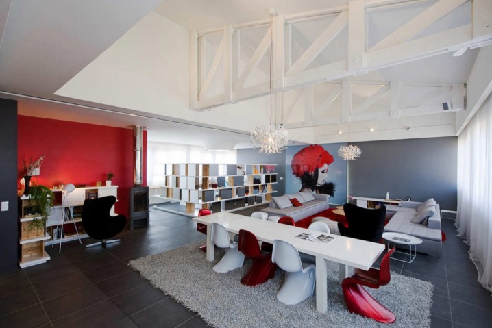 fashionable-french-loft-with-open-interiors-and-colorful-lighting-1