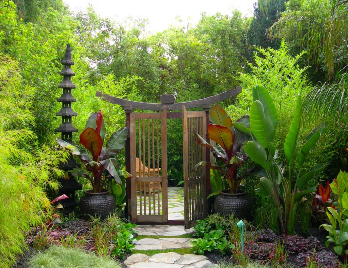 japanese-landscaping-wooden-gate