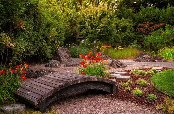 A-small-garden-bridge-for-your-Japanese-garden