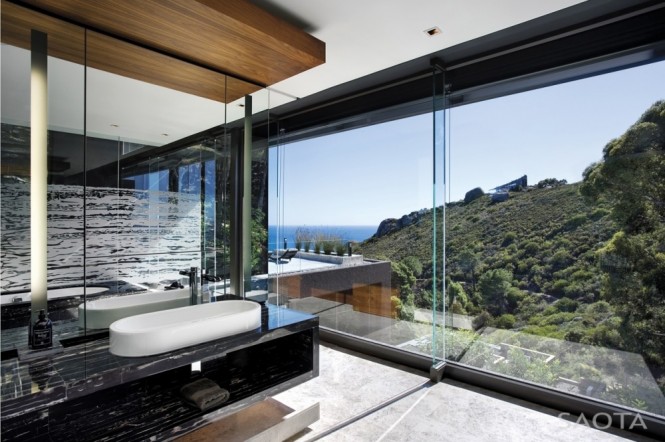 Bathroom-with-Floor-to-Ceiling-Windows