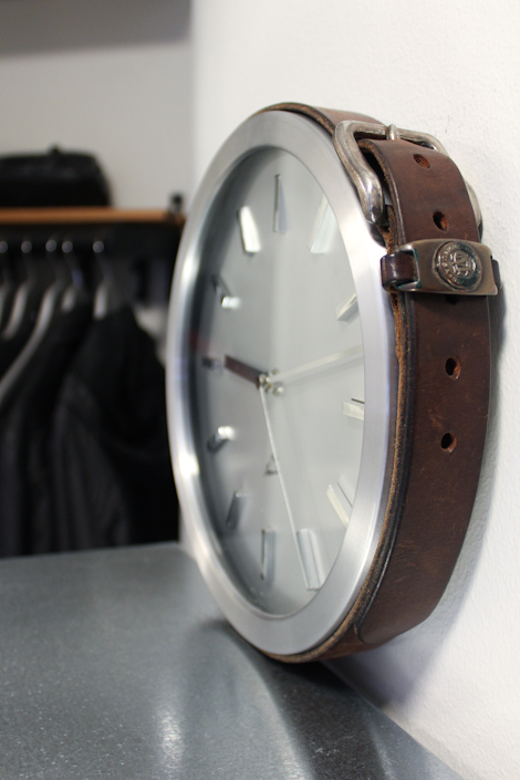 DIY leather belt clock