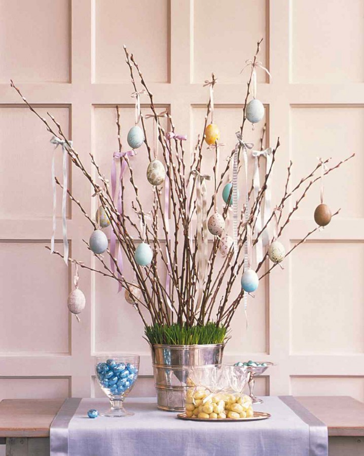 Spring-table-decoration-branches-eggs