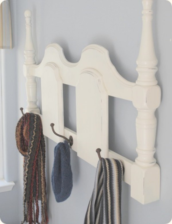 coat-rack-with-scarves_thumb1-800x600
