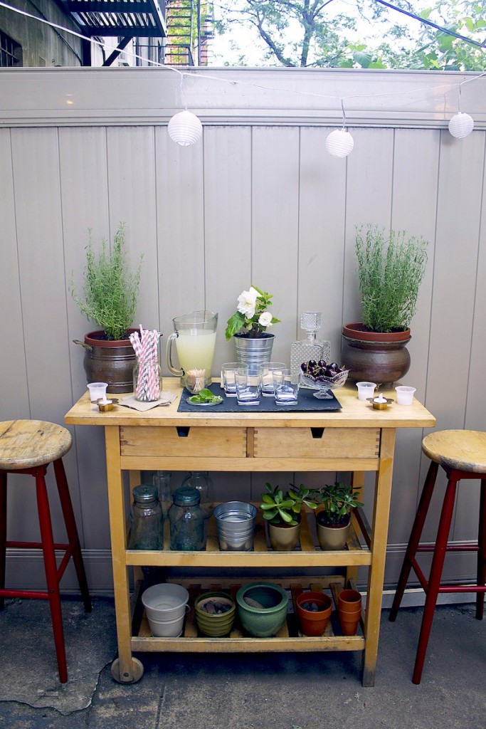 how-to-style-an-outdoor-bar-cart