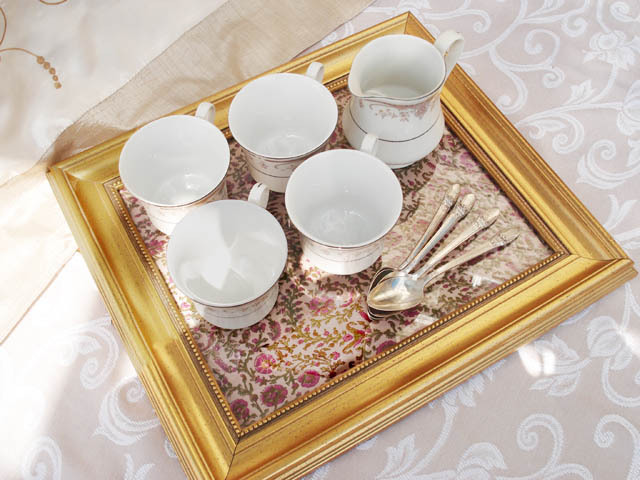 turn-old-picture-frames-into-serving-trays