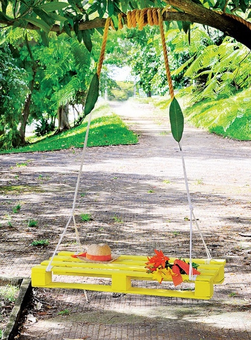 wood-pallet-projects-garden-tree-swing-yellow-diy