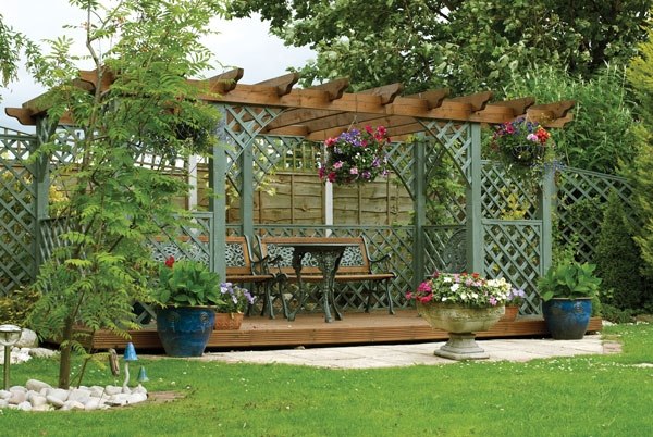 backyard-retreat-pergola-lattice-garden-bench-round-table