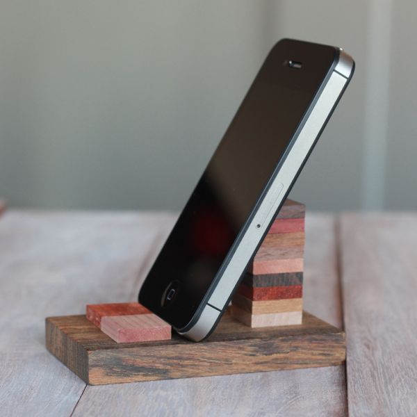 diy-wood-cell-phone-stand-from-www.alyssaandcarla.com_