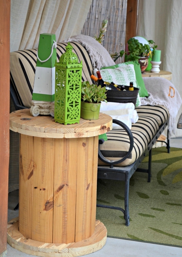 wooden-cable-spool-table-creative-sofa-ideas-diy-terrace-decoration