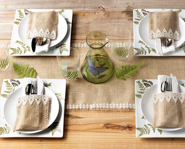 Lace-and-Burlap-Table-Setting_ExtraLarge700_ID-888917
