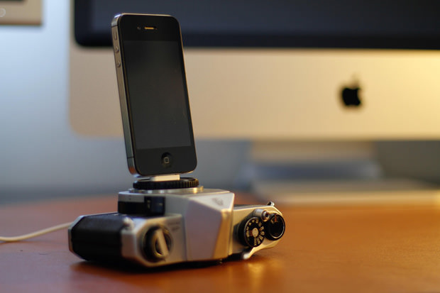 Vintage-camera-iPhone-charging-dock