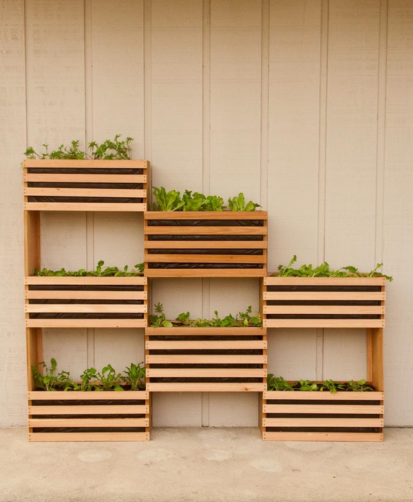 how-to-make-a-vertical-garden-feature-3_large