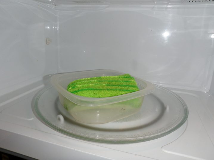 sponge in the microwave to clean bacteria