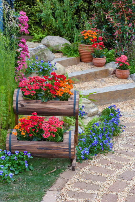 28flower-pots-on-stairs