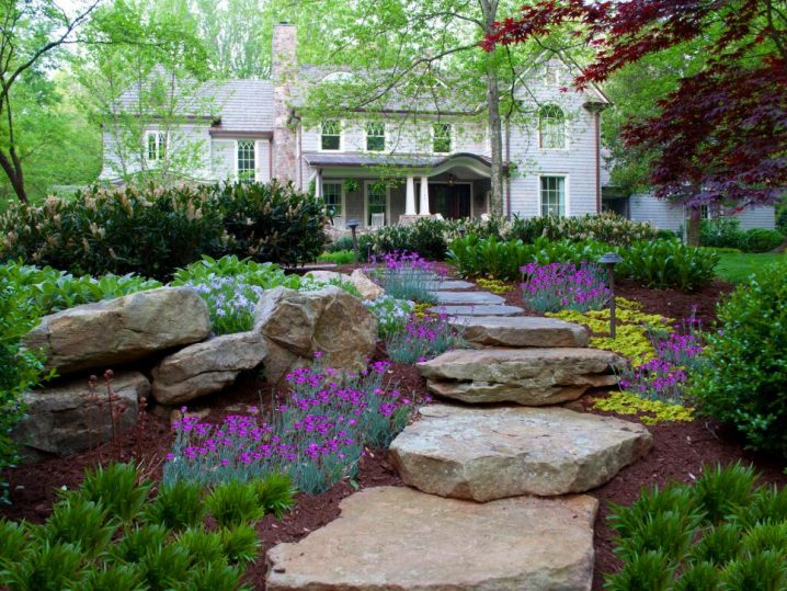 CI-Bruce-Clodfelter-Associates_front-yard-stepping-house-traditional-home_s4x3.jpg.rend.hgtvcom.966.725
