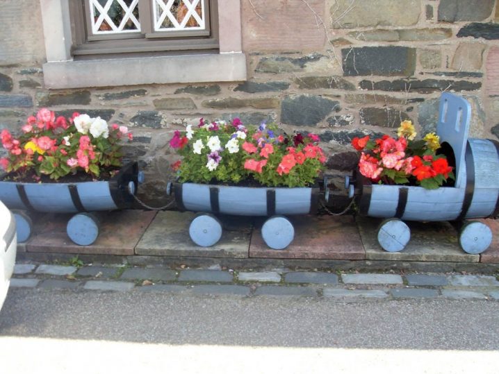 DIY-Train-Planters-Out-Of-Old-Crates5-1024x768