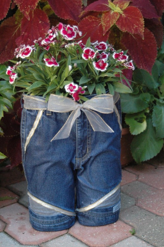 Upcycled-Jeans-Planters-550x828