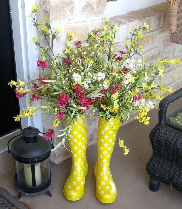 adding-rain-boots-to-a-summer-porch-junegarden-flowers-gardening-repurposing-upcycling.1