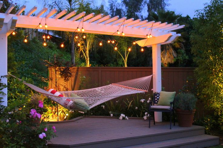 19 Dreamy Backyard Hammocks You Can Lay In All Summer Long