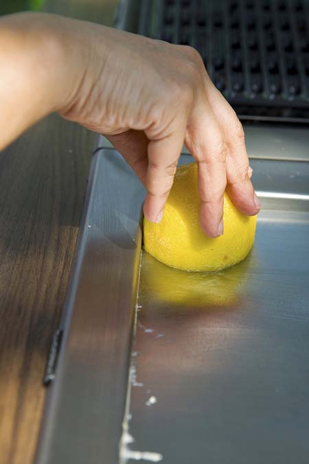 cleaning-power-of-lemons