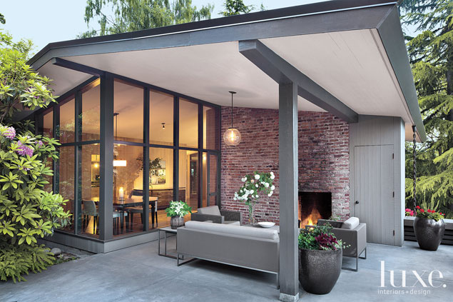 coverd modern patio