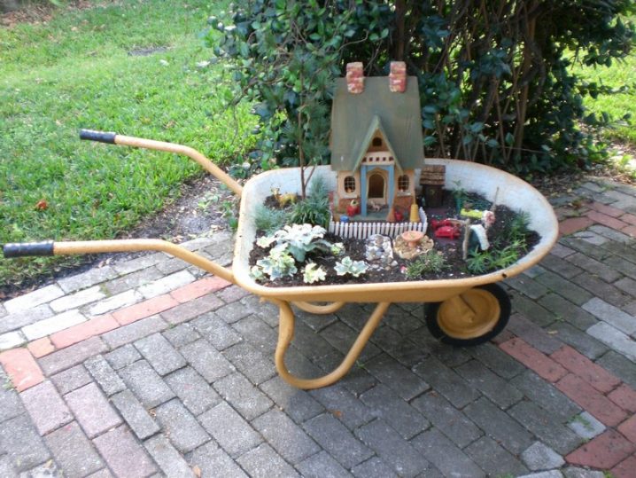 diy_wheelbarrow_fairy_garden_2