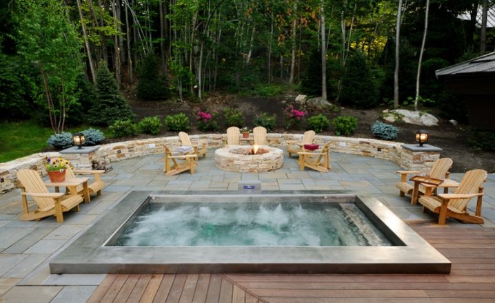 lavish-outdoor-jacuzzi-design-feat-outdoor-chairs-and-wooden-decks
