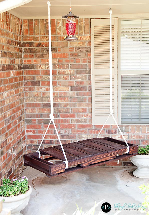 palette-swing-bench-diy-easy-recycle-better-decorating-bible-blog