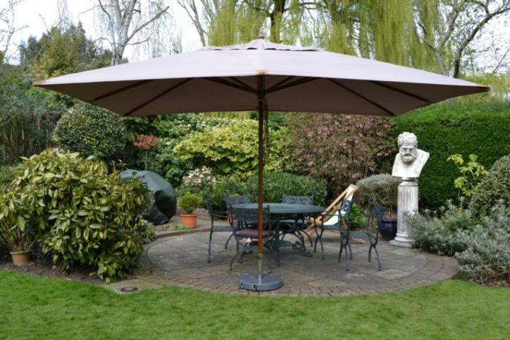 parasol-jardin-estatua-piedra