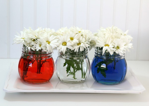 red-white-and-blue-table-decor