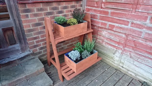 staggered pallet planter